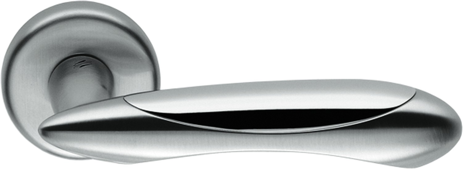 COLOMBO DESIGN -  Maniglia TALITA coppia con rosette e bocchette ovali foro yale - mat. OTTONE - col. CROMO - CROMO MAT